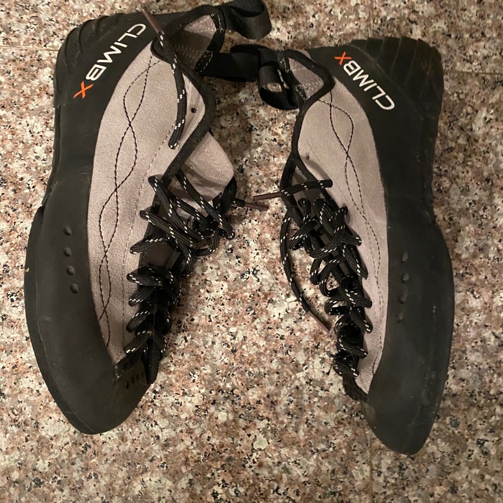 Climbing shoes, rock climbing size 6